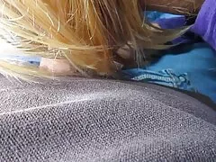 Sandy vati fickt rosa Dildo