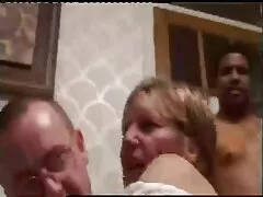 Schmieren, reiben und eine Nahaufnahme. vater fickt seine eigene tochter