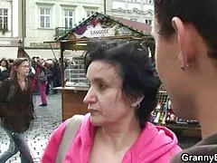 Schlanke blonde Hottie papa vögelt tochter fingert Muschi